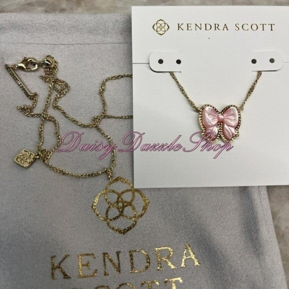 🎀✨Kendra Scott Haley Bow Gold Pendant Necklace In Blush Mother of Pearl New✨ 🎀 - Picture 2 of 5